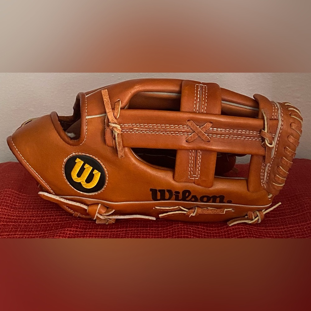 PAIR OF SPALDING-WILSON LEATHER SOFTBALL GLOVES - Picture 8 of 16